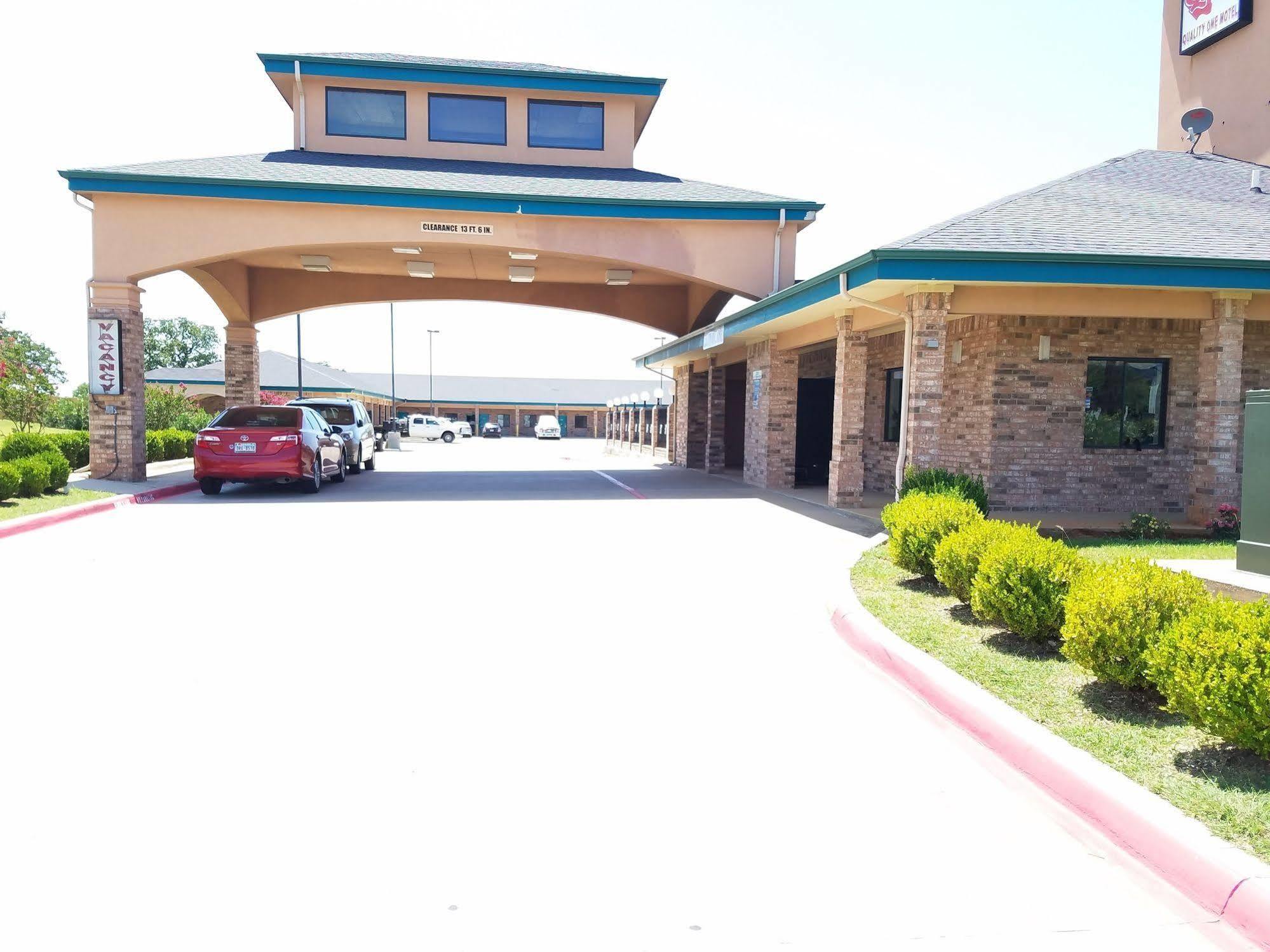 Motel Quality One Weatherford